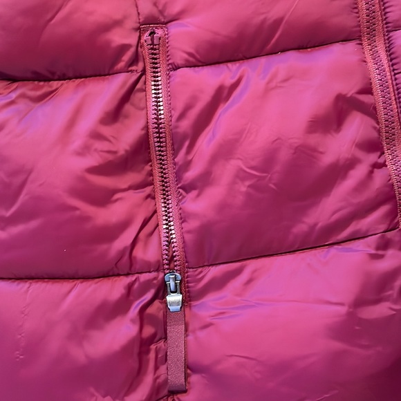 St. John’s Bay Puffer Jacket Quilted Burgundy Wine, Soft and Comfortable - Picture 8 of 9